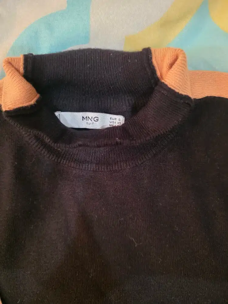 Jual baju bekas bermerk.