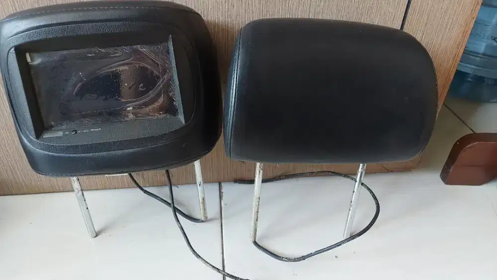 Headrest Monitor TV Mobil Sepasang Kulit Hitam - Kondisi Masih Bagus