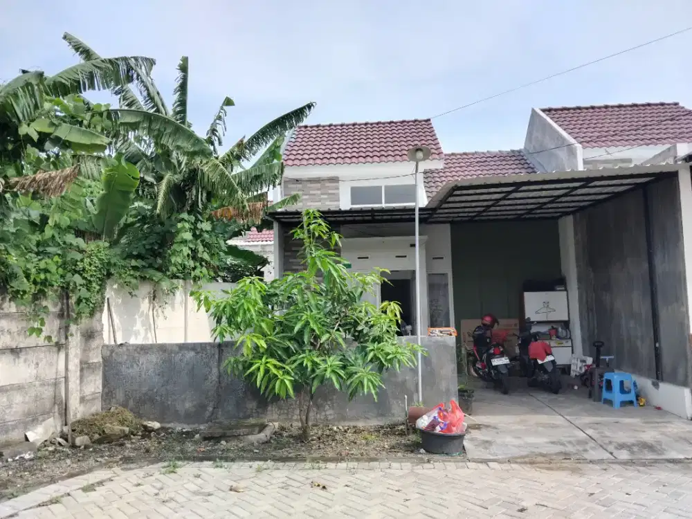 DISEWAKAN RUMAH 2 KT 2 KM MENGANTI