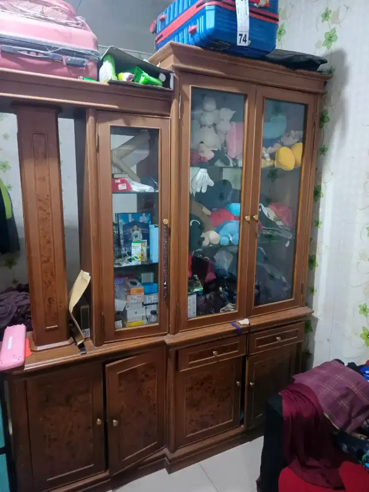 Lemari Hias bahan kokoh