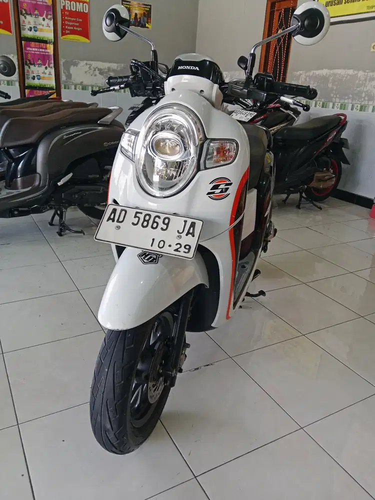 Scoopy 2019 putih murah