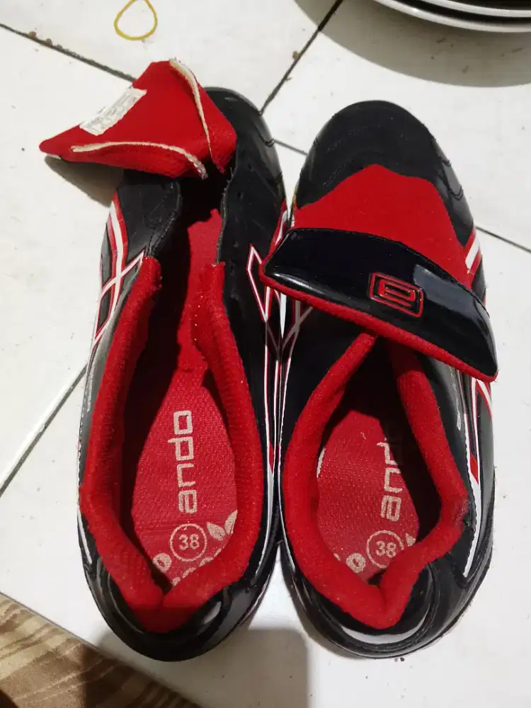 sepatu futsal ukuran 38-39