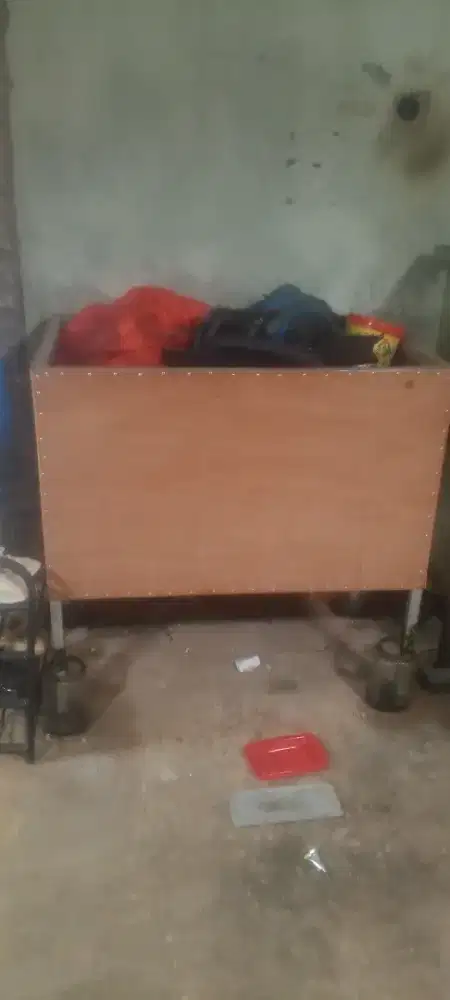 Kotak tempat jangkerik ukuran lumayan gede buat kios burung juga bisa