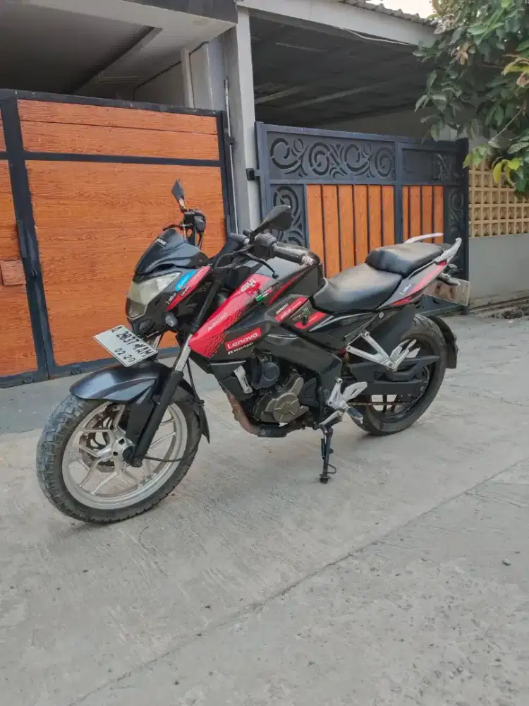 Kawasaki bajaj 200cc thn 2013 mesin cakep siap pakai di Tangerang