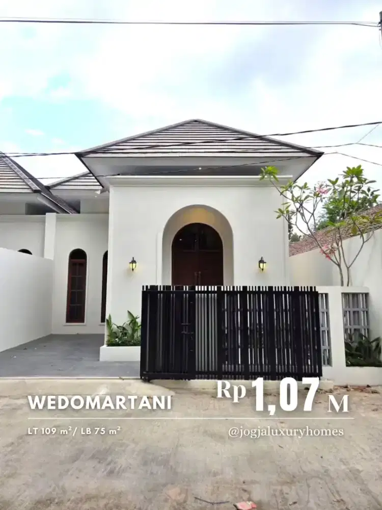 Dijual Rumah Baru Desain Klasik di Wedomartani