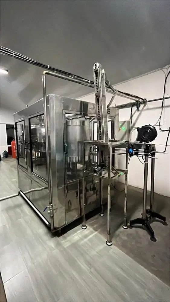 Mesin filling botol rotary monoblok