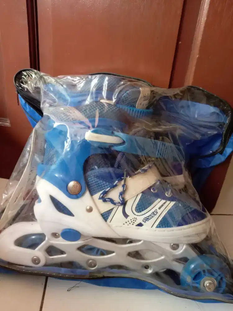 Sepatu roda anak utk usia 4 sampai 6 thn cuma 2x pakai