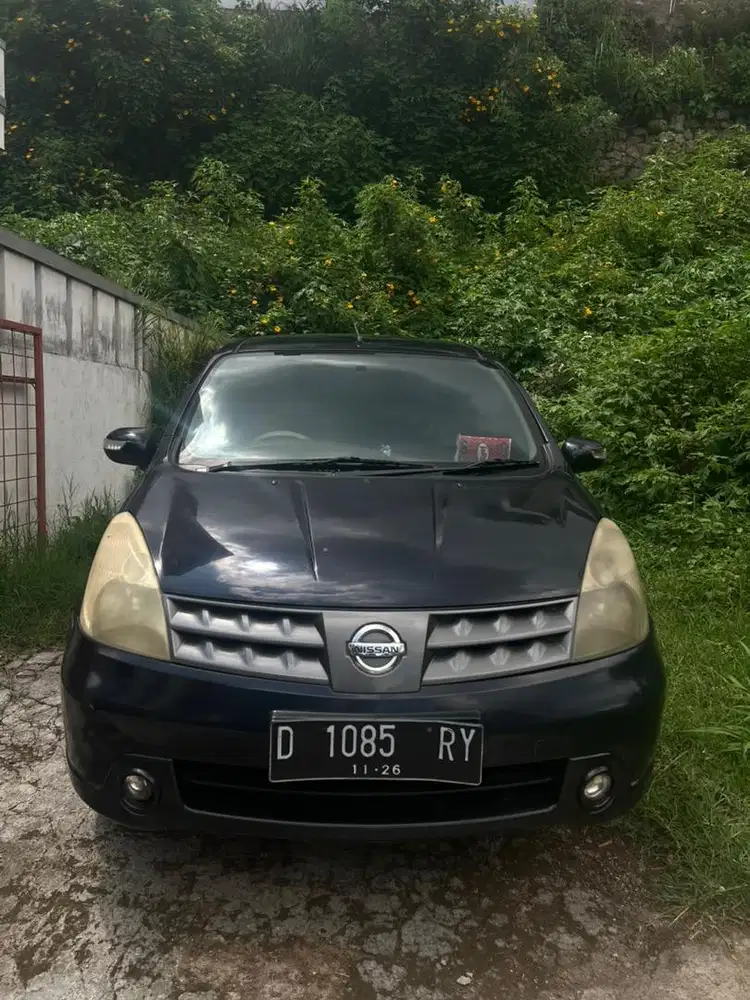 Pemakaian pribadi nissan grandlivina 2010