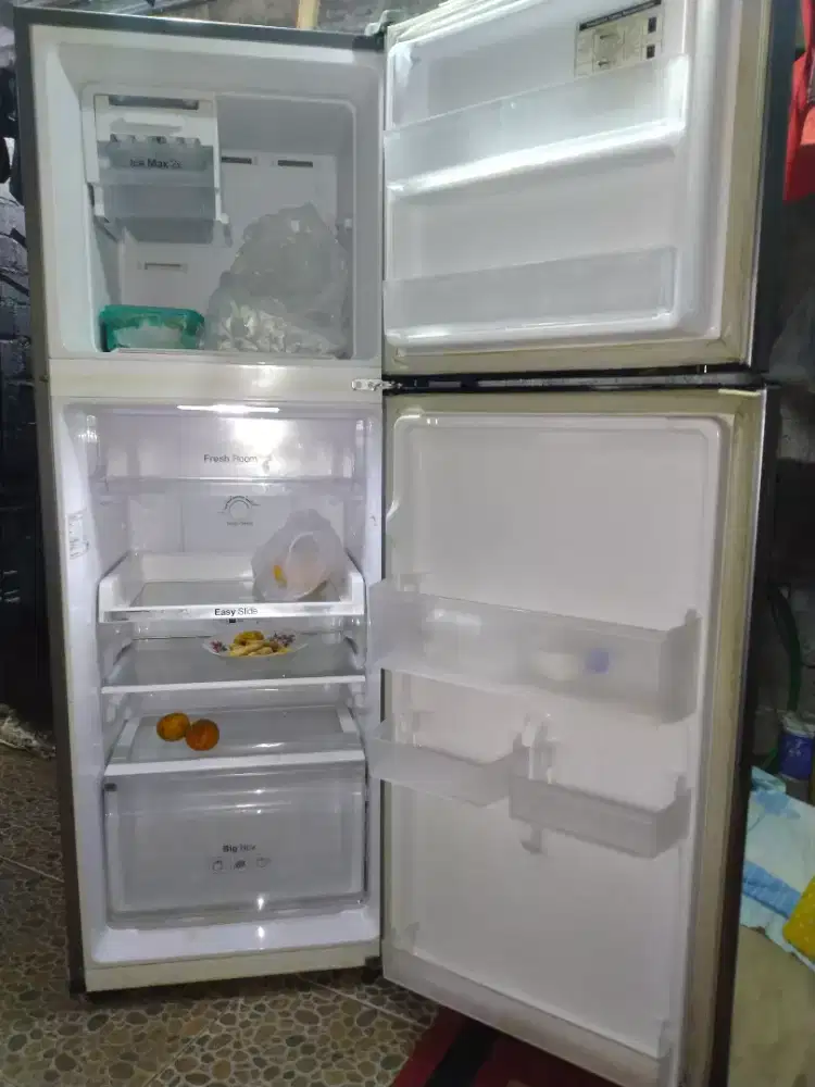 Kulkas Samsung digital INVERTER 2 pintu