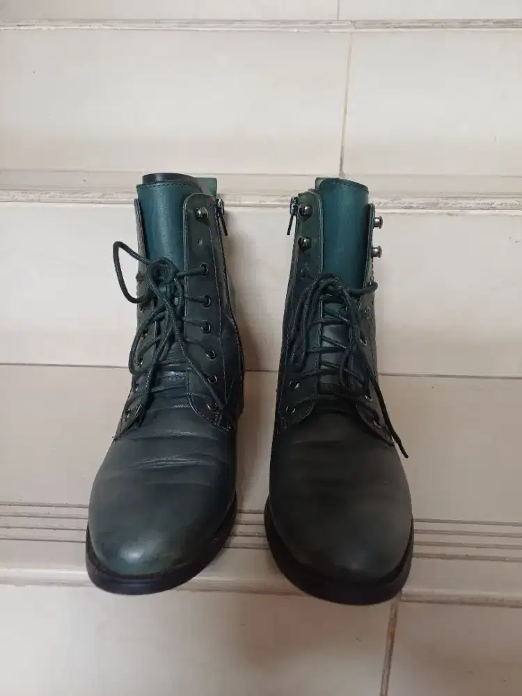 Sepatu boots wanita