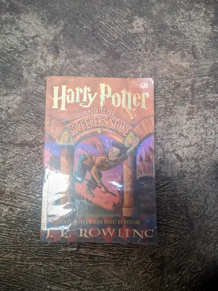 Buku novel Harry Potter bekas