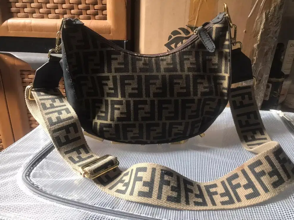 Tas Fendi bisa panjang pendek