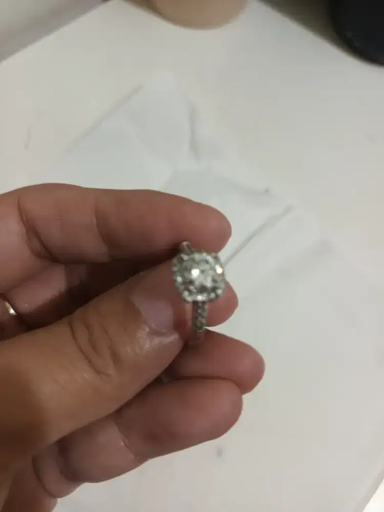 Cincin warna silver