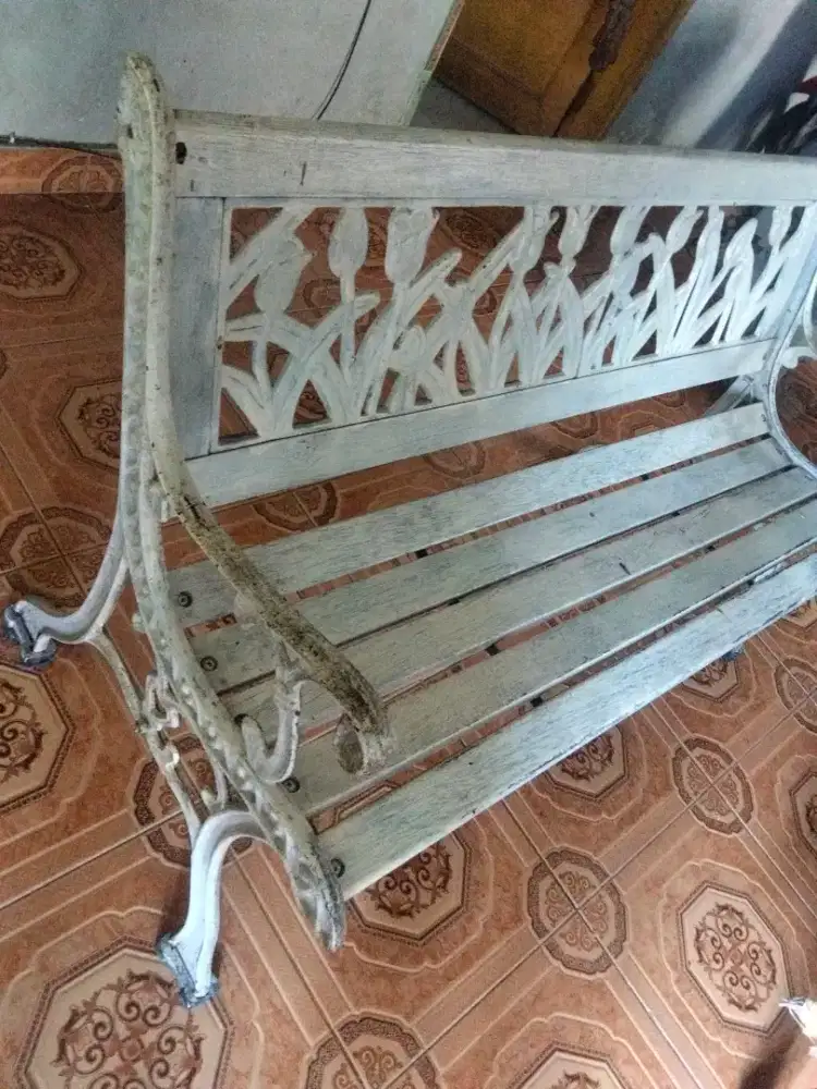 DI JUAL KURSI SANTAI BAHAN BESI DAN KAYU