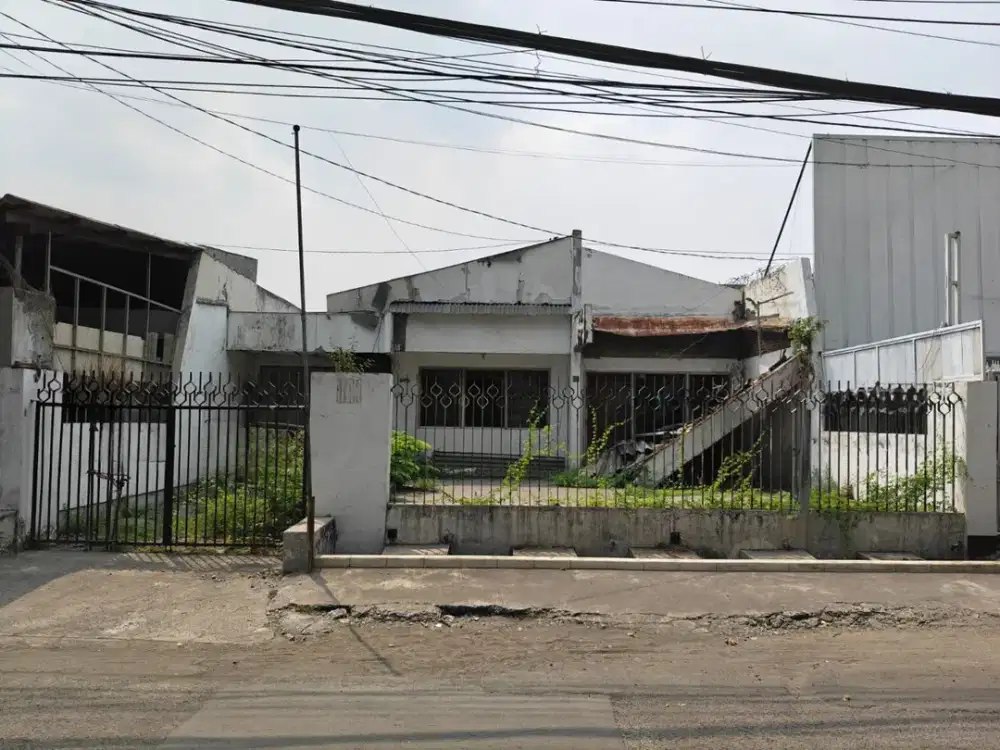Dijual Rumah Remek Hitung Tanah di Raya Sukomanunggal, Cocok untuk Restoran, Cafe, Kantor, atau Tempat usaha lainnya, Surabaya Barat