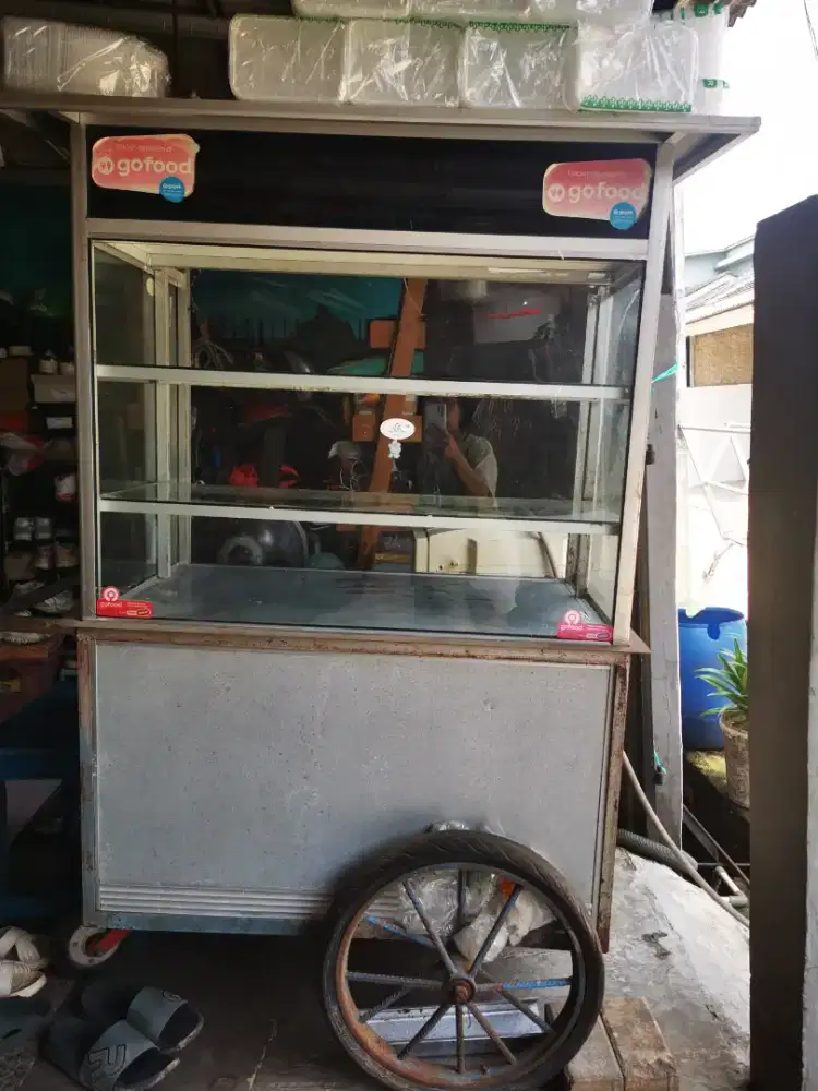 Gerobak kaca dorong