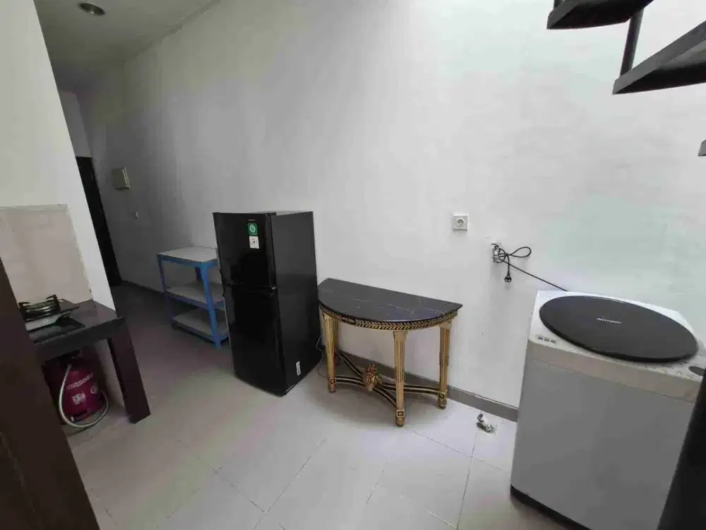 Jual Rumah Simprug Semi Furnished 2 Lantai