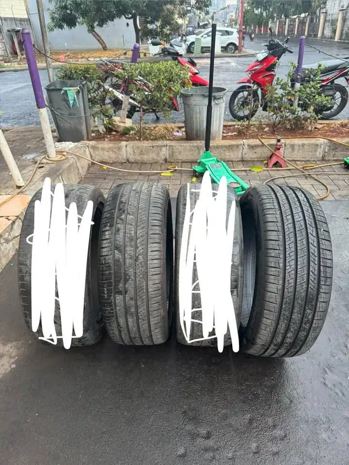 Ban Pirelli 235/45 R19 Scorpion P Zero