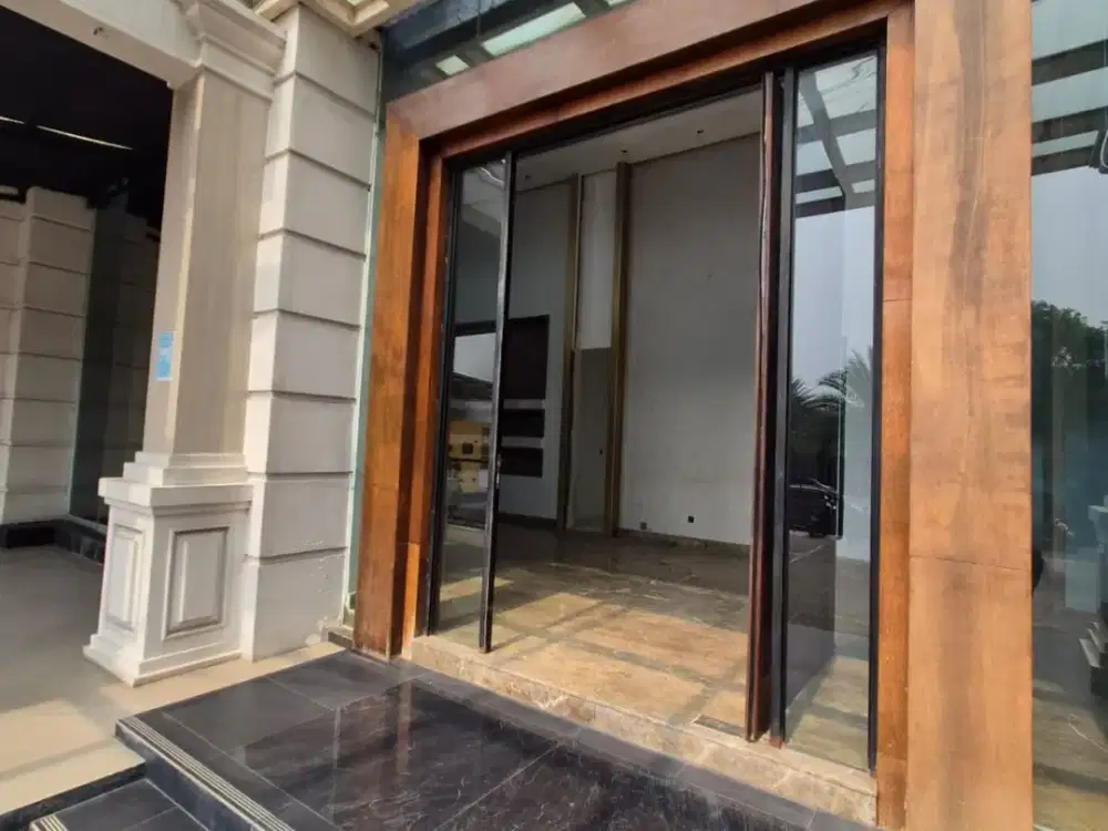 Gedung Komersial 1 Lantai di Kemang Raya, Jakarta Selatan