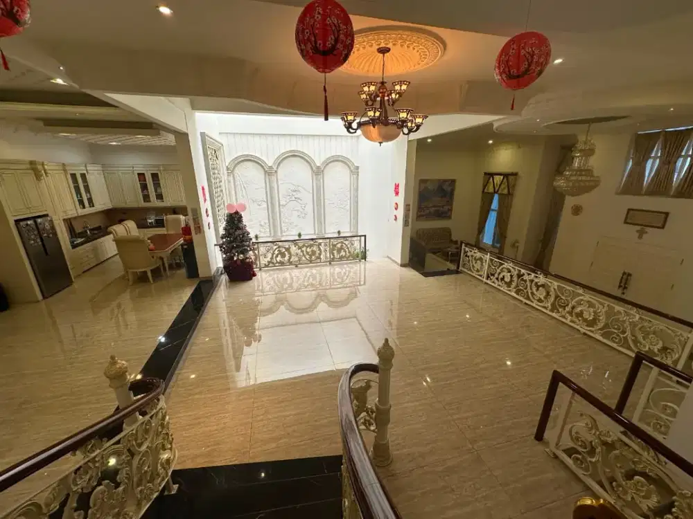VILLA SUPER MEWAH FULL FURNISHED DI THE PALACE RESIDENCE – POLONIA!