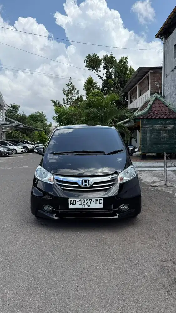 HONDA FREED PSD MATIC 2013 LOW KM DOUBLE BLOWER ISTIMEWA PLAT LOKAL AD