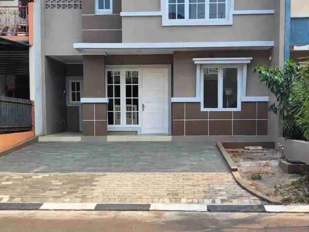 Rumah 2 lantai like new di Kota Wisata  Cibubur, rumah bagus siap huni