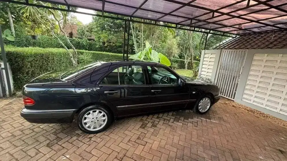 Mercedes Benz W210 E320 Elegance