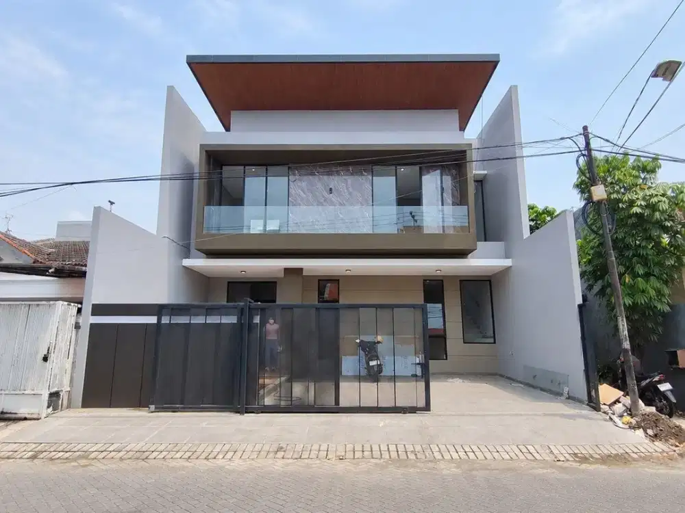 Rumah Manyar Jaya New Minimalis Carport 2 mobil Layout besar dan lega