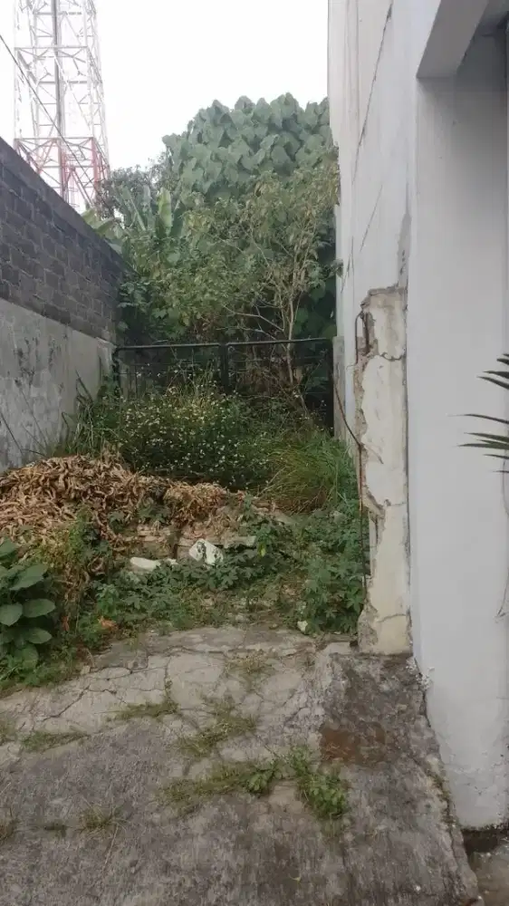 Bongkar bangunan tua galian pondasi