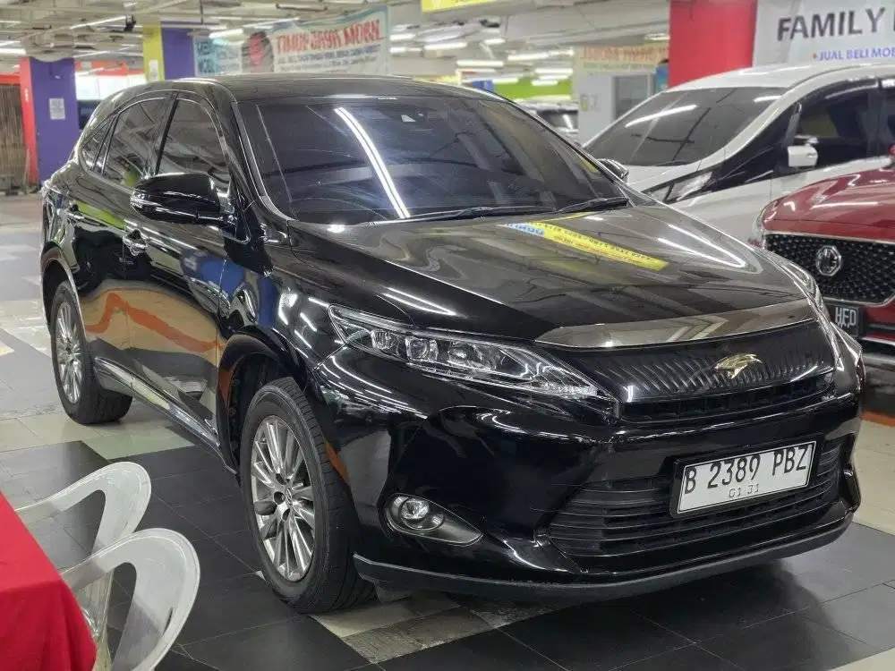 Toyota Harrier 2.0 hitam KM90RB 2015