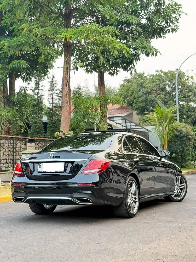 Dijual Mercedes-Benz E350 AMG Line EQ Boost 2020 – KM 39 Ribu