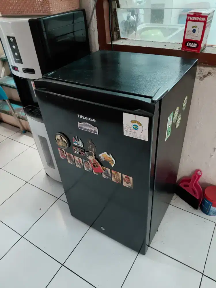 Kulkan Hisense 1 Pintu / Mini Bar 91 Liter Tipe RR125D4IBN
