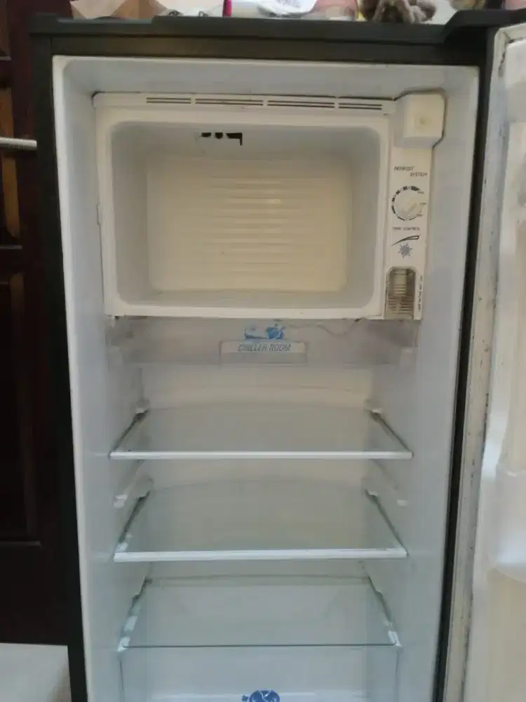 Kulkas merek Aqua 1 pintu