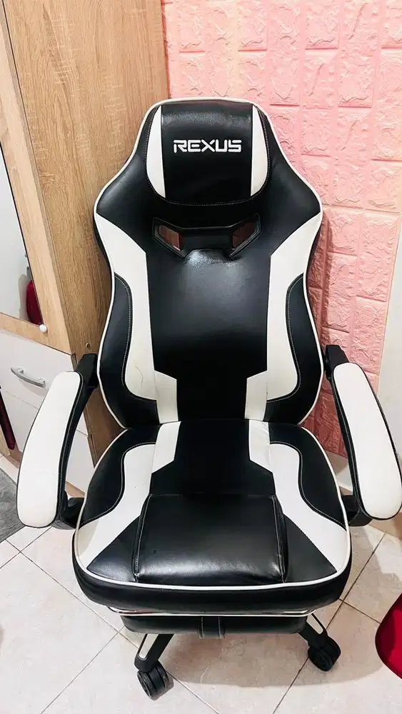 Kursi Gaming Rexus Nego tipis