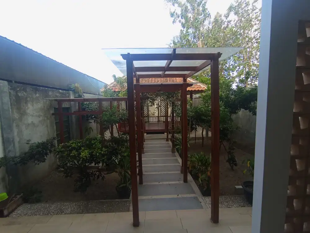 Tangan pertama Rumah rasa villa di blitar dekat kabupaten