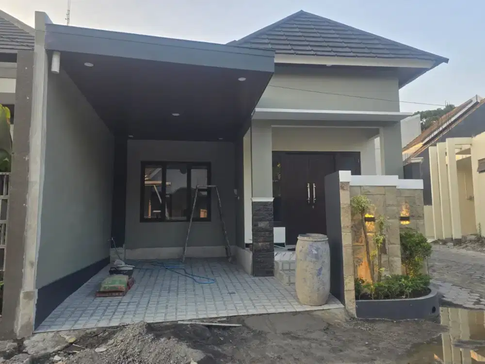 Di jual rumah mangku jalan aspal Lokasi utara sd model