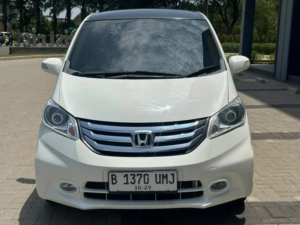 HONDA FREED  PSD AT MATIC 2014 PUTIH KM LOW KM