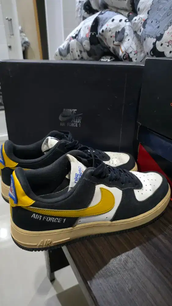 Nike Air Force 1 LV8 Athletic Club (Black/University Gold-White)