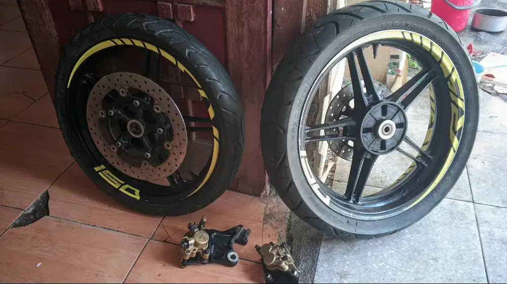 Velg R15 V2 Depan Belakang