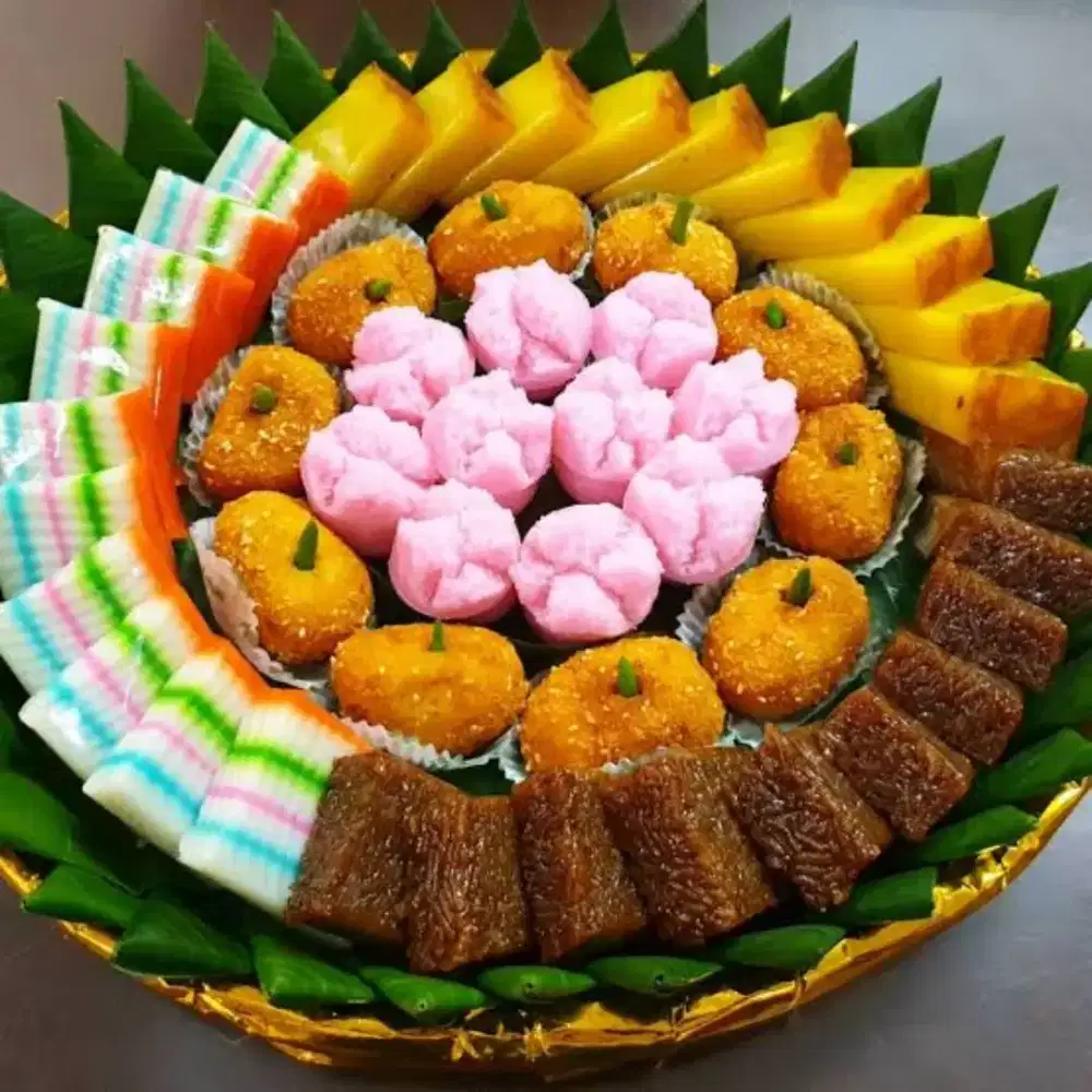 Dibutuhkan helper untuk produksi kue