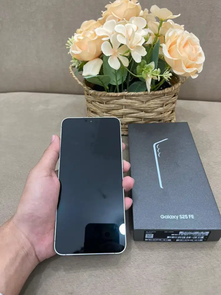 Samsung s25 fe 8/256 likenew