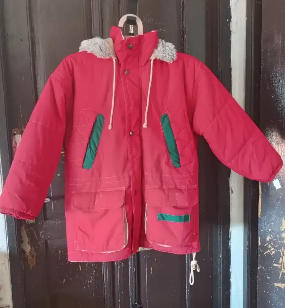 jaket tebal merah
