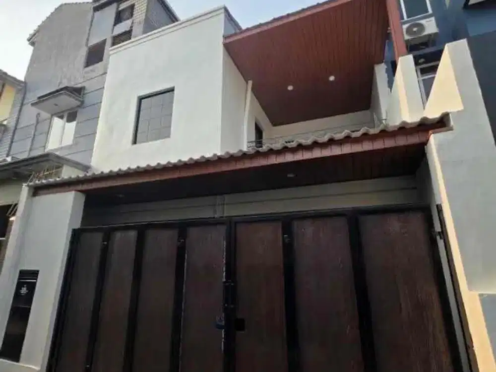 Dijual cepat rumah modern minimalis 3 lantai hadap selatan siap huni di tebet jakarta selatan