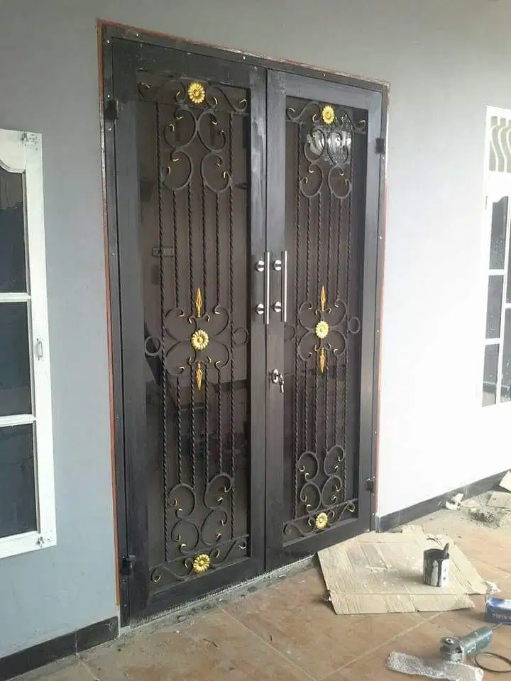 Pintu besi harga ekonomis