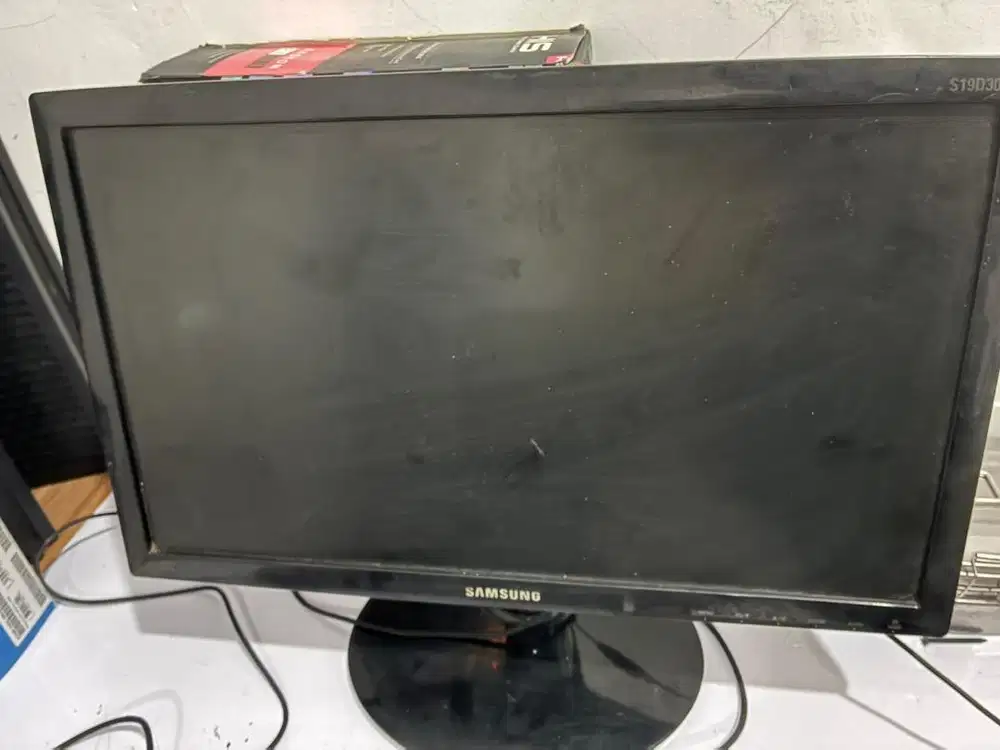 Monitor Samsung kecil 19 inch