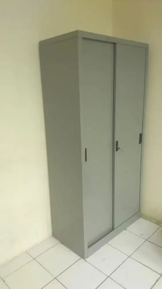 Lemari Arsip besi