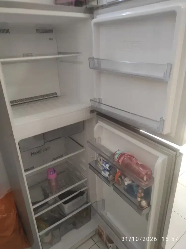 Dijual kulkas merk beko