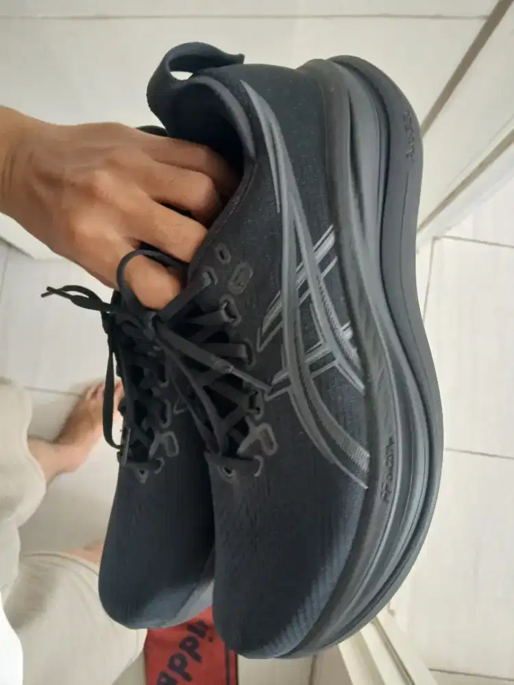 Sepatu Lari ASICS Gel Nimbus 28