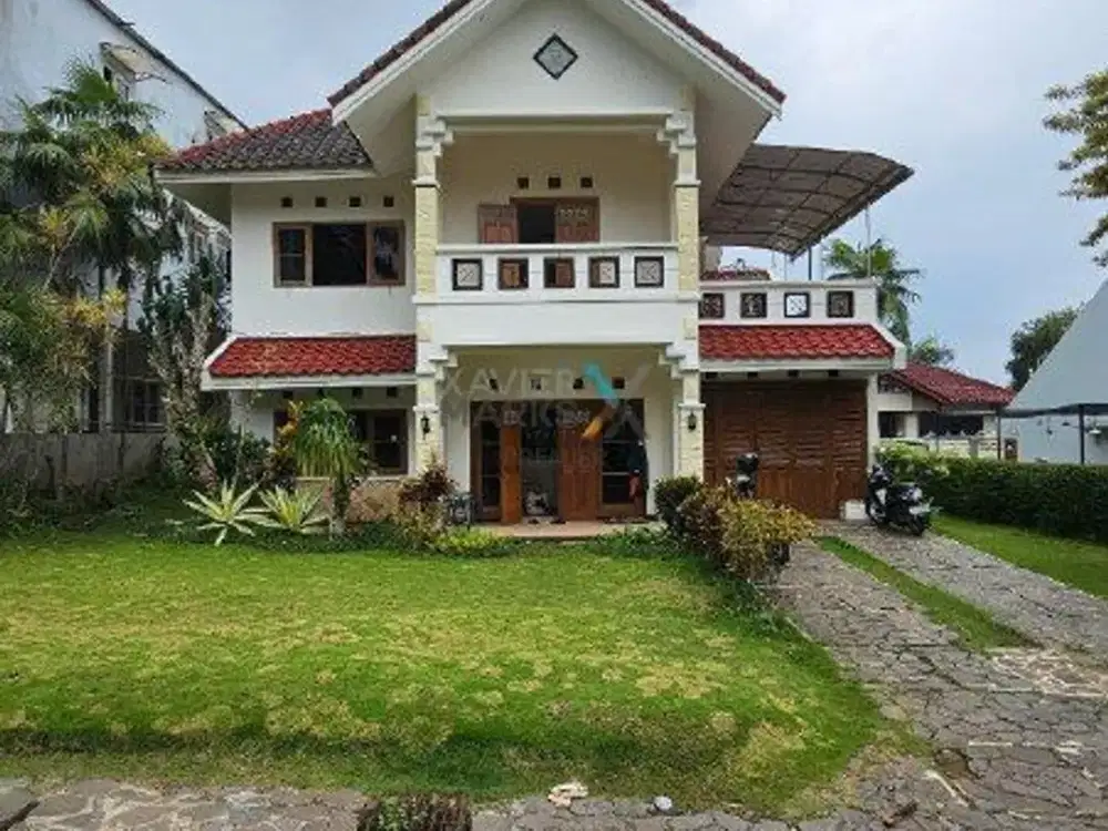Dijual Rumah Villa dengan Private Pool, Full Furnished di Perumahan Villa Kusuma Estate, Batu, Malang