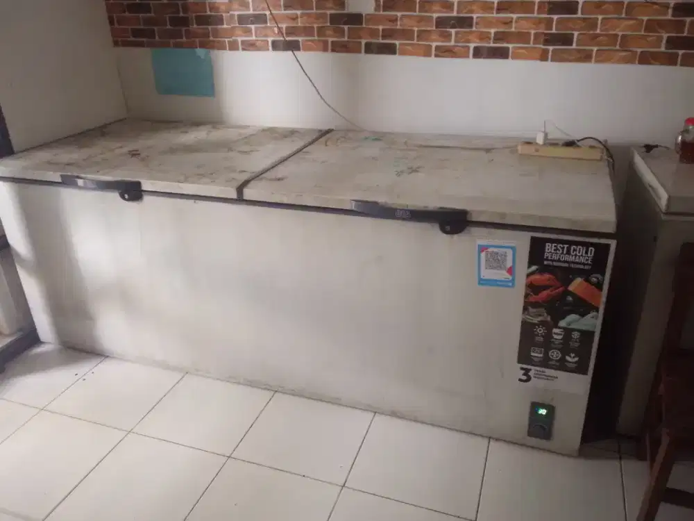 Jual Freezer 1050 L second masih bagus harga : 6.500.000